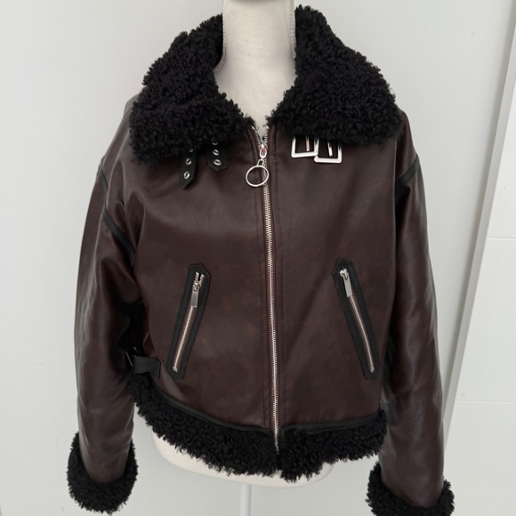 WEWOREWHAT Cropped Faux Leather Sherpa Moto Jacket Large - Picture 2 of 9
